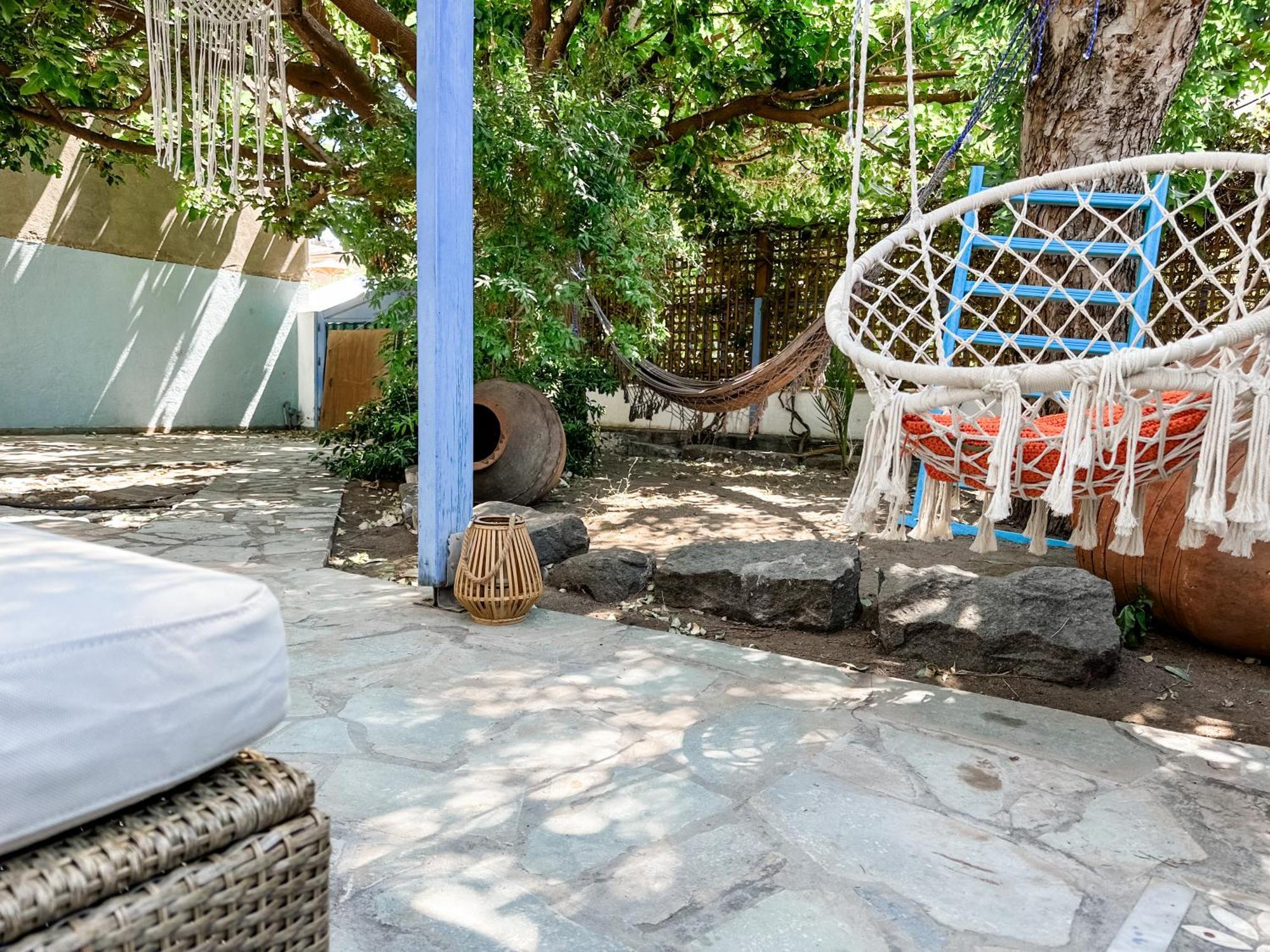 Blue Seaside House With Garden Apartment *